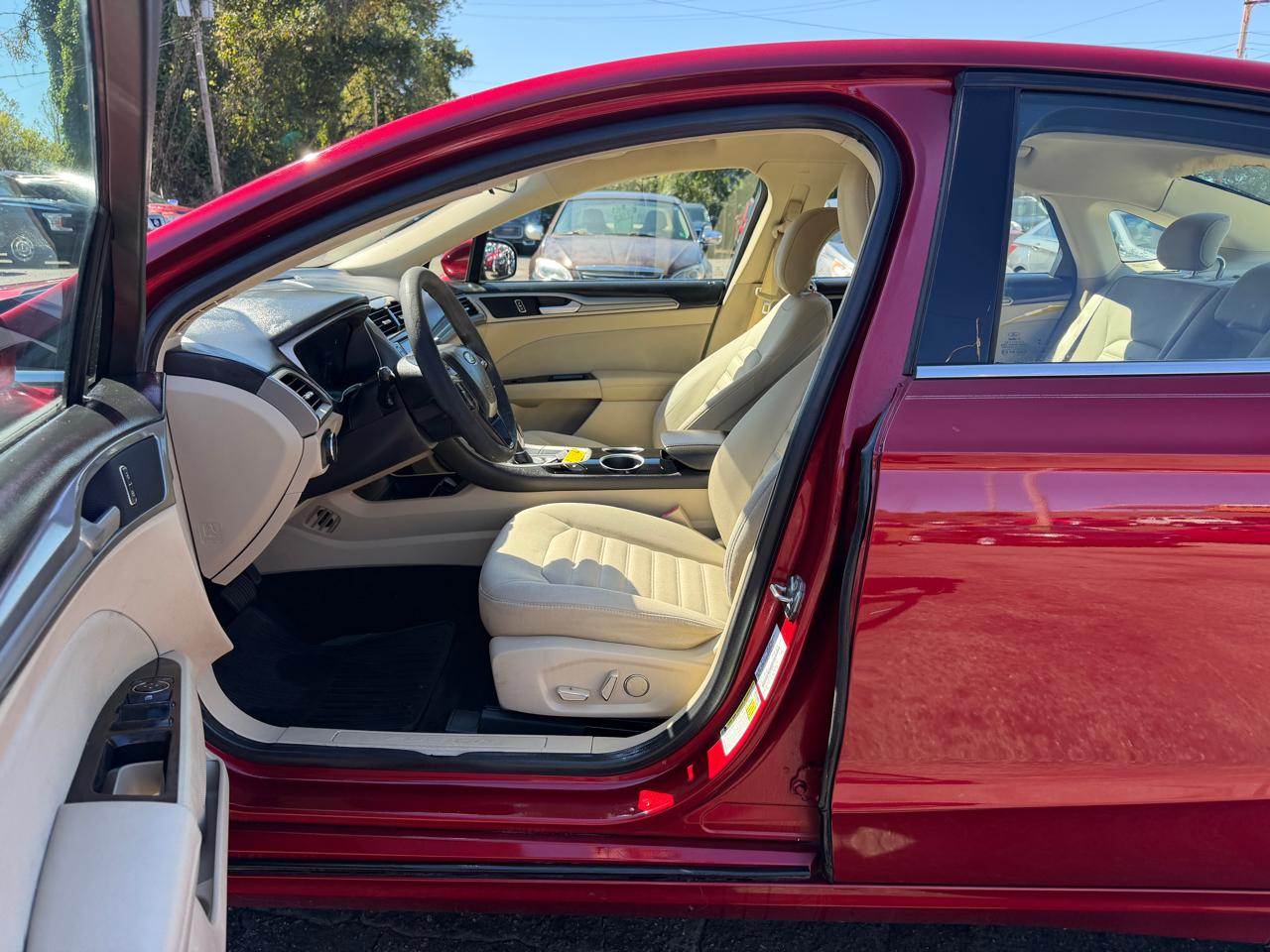 Ford Fusion SE 2013