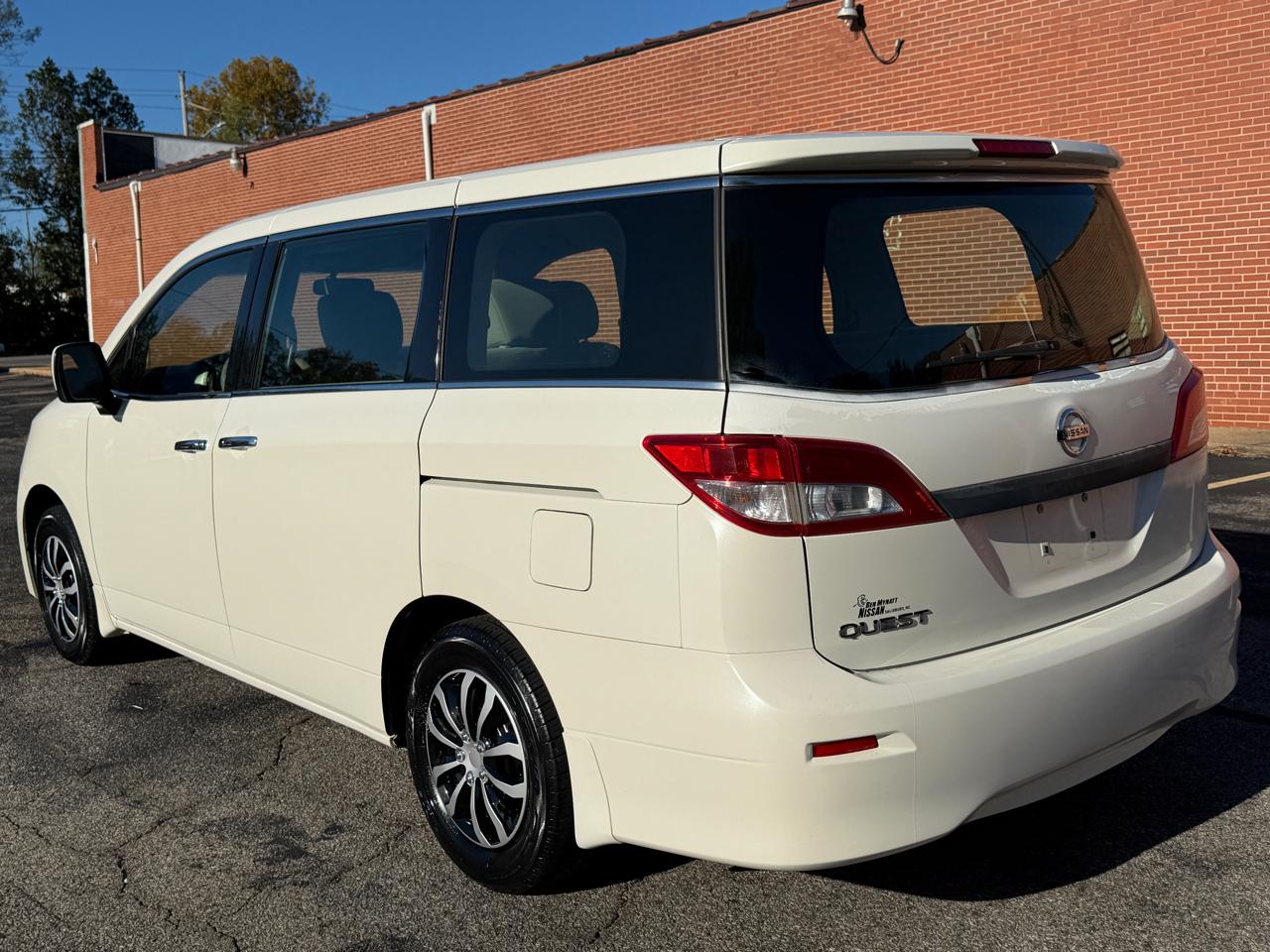 Nissan Quest S 2015