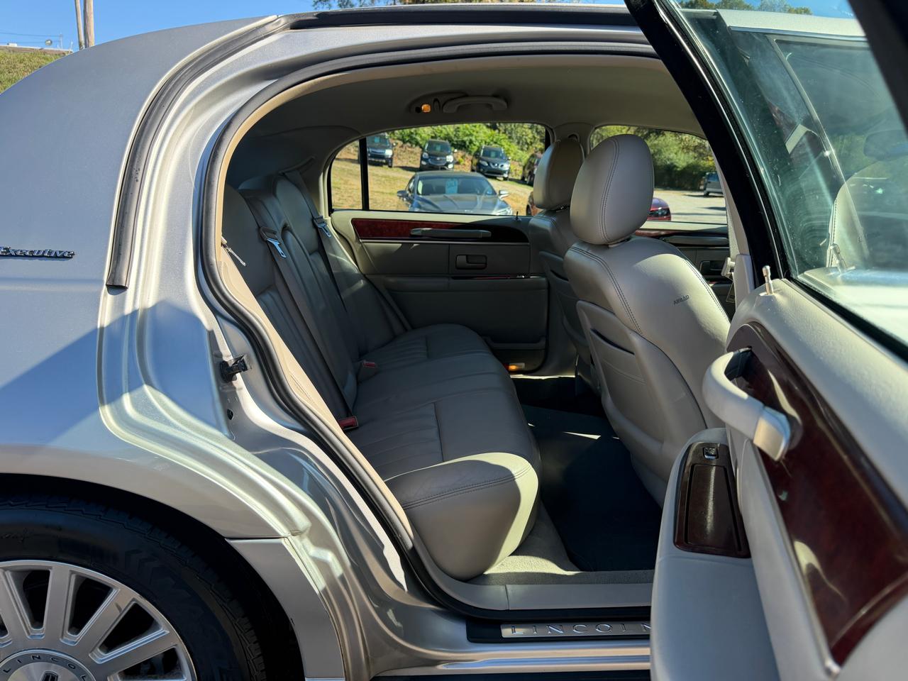 Lincoln Town Car Executive 2003