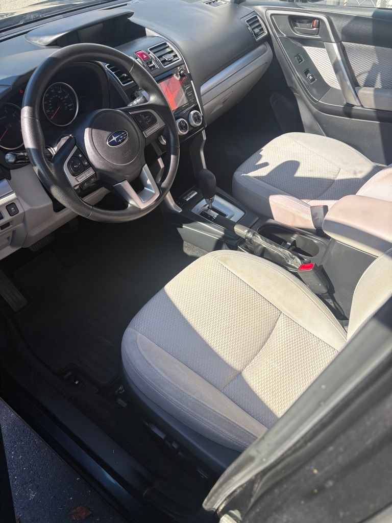 2018 Subaru Forester 2.5i Premium photo 3