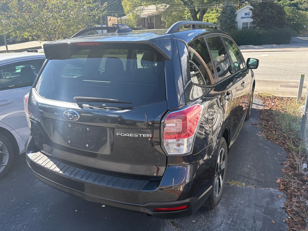 2018 Subaru Forester 2.5i Premium photo 7