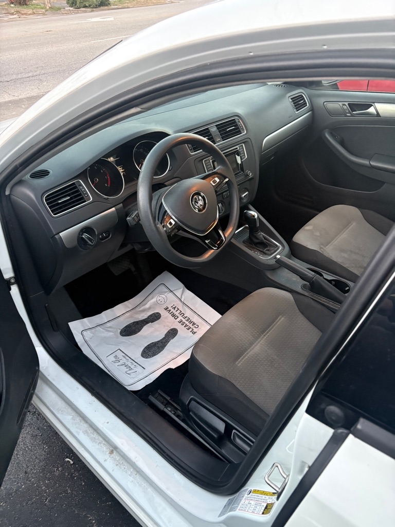 Volkswagen Jetta 1.4T S 6A 2018