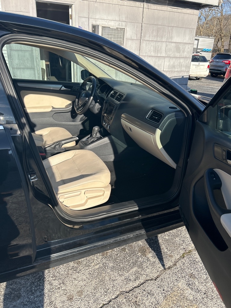 Volkswagen Jetta 1.4T SE 6A 2018