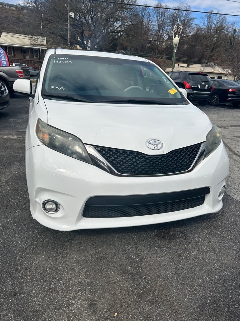 2014 Toyota Sienna FWD 7-Passenger V6