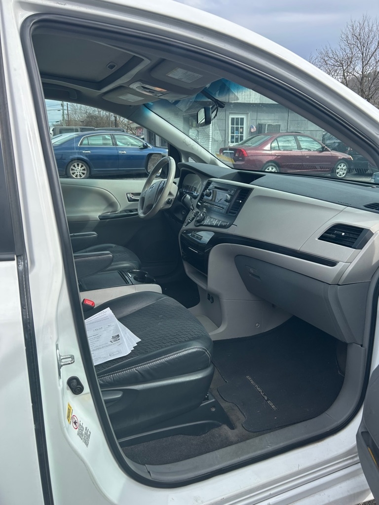 Toyota Sienna FWD 7-Passenger V6 2014