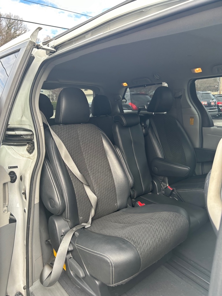 Toyota Sienna FWD 7-Passenger V6 2014