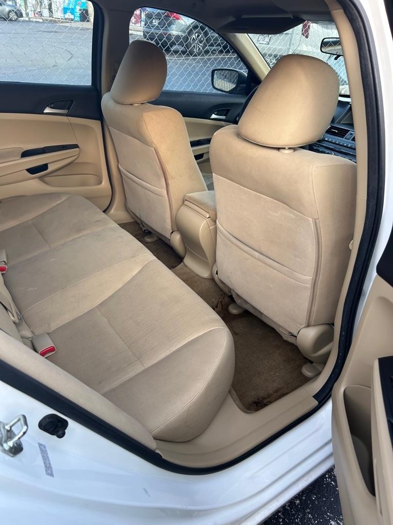 Honda Accord LX sedan AT 2012