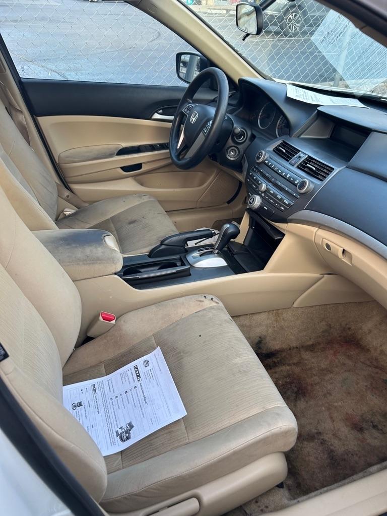 Honda Accord LX sedan AT 2012