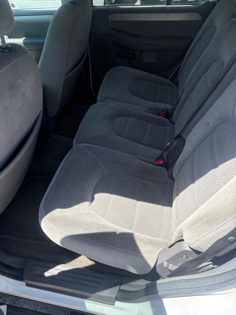 Ford Explorer XLT 4.0L 2WD 2004