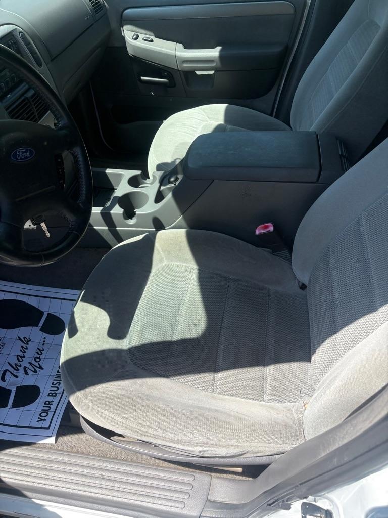 Ford Explorer XLT 4.0L 2WD 2004