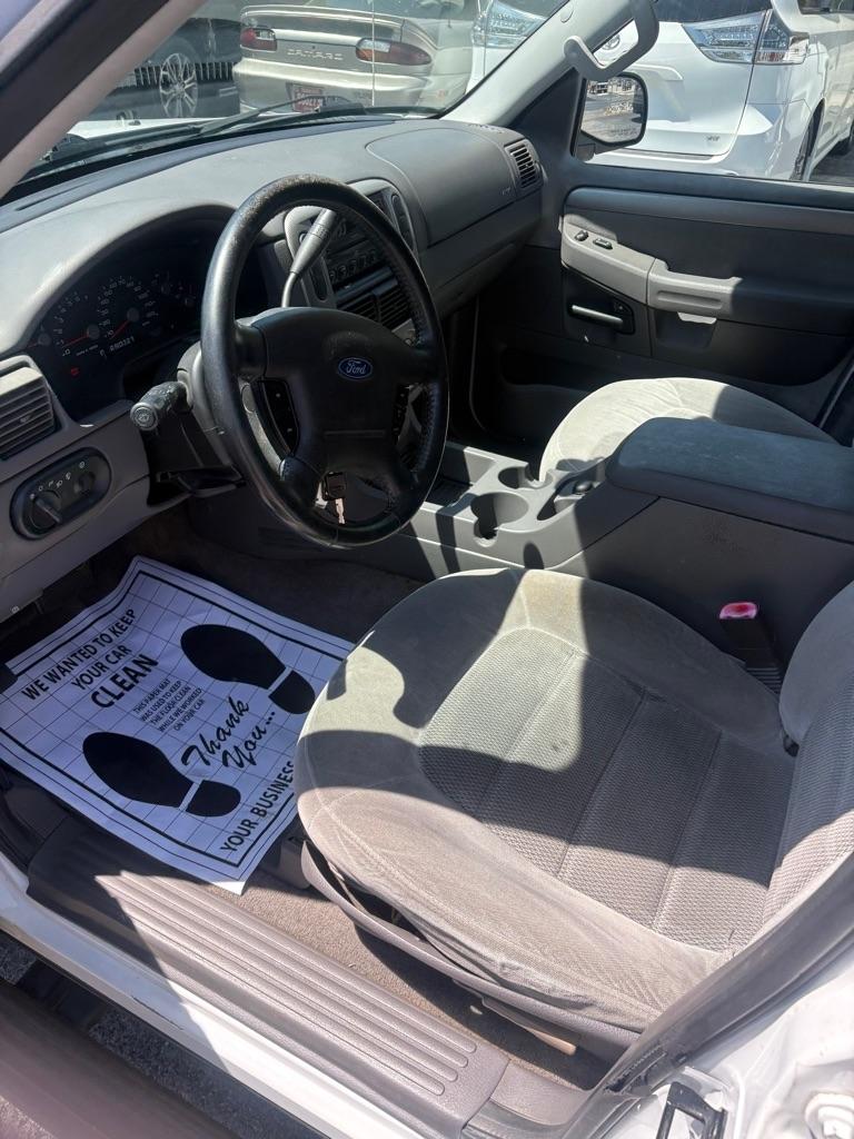 Ford Explorer XLT 4.0L 2WD 2004