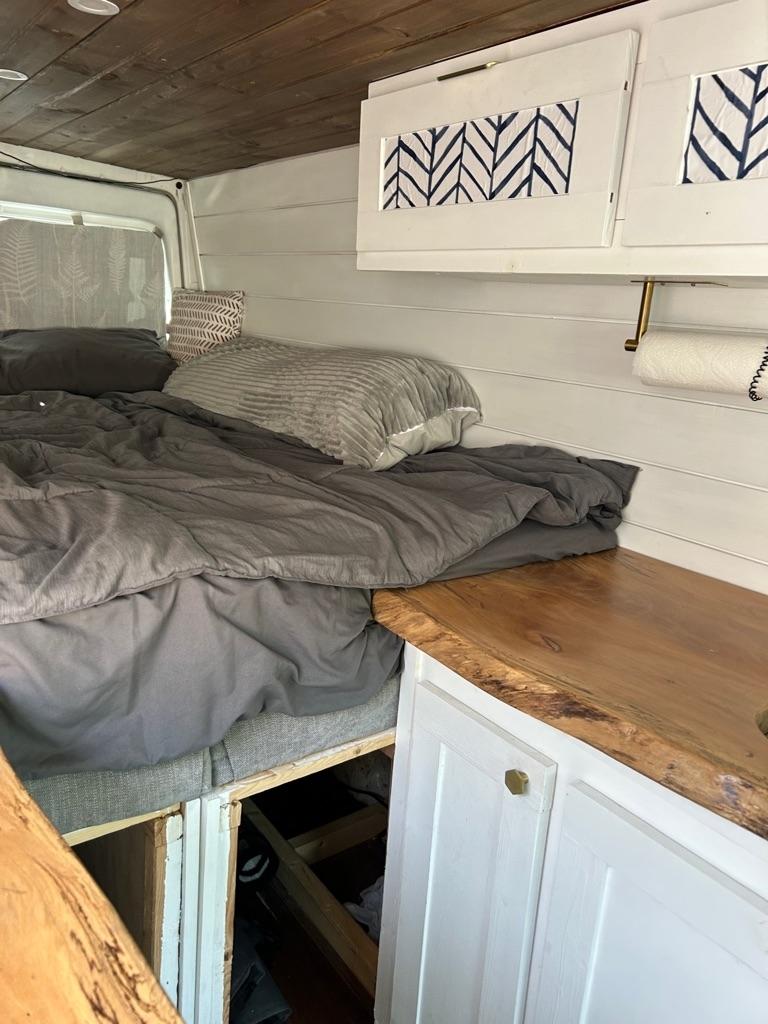 Dodge Sprinter Van 2500 High Ceiling 140-in. WB 2005