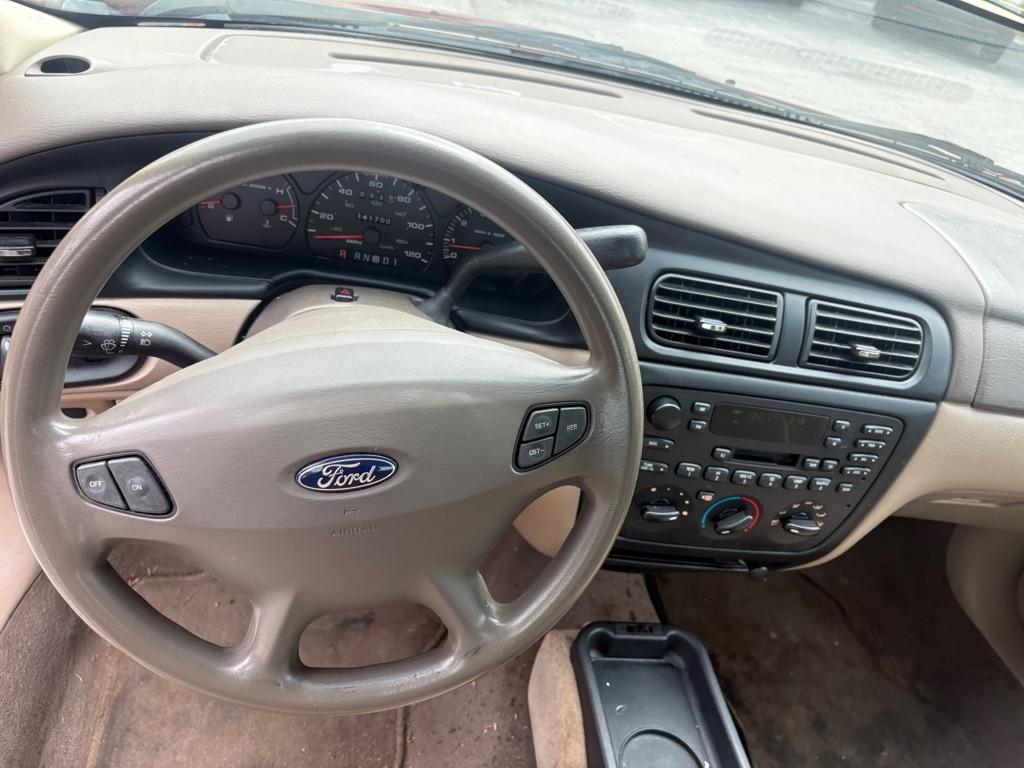 Ford Taurus SE 2001