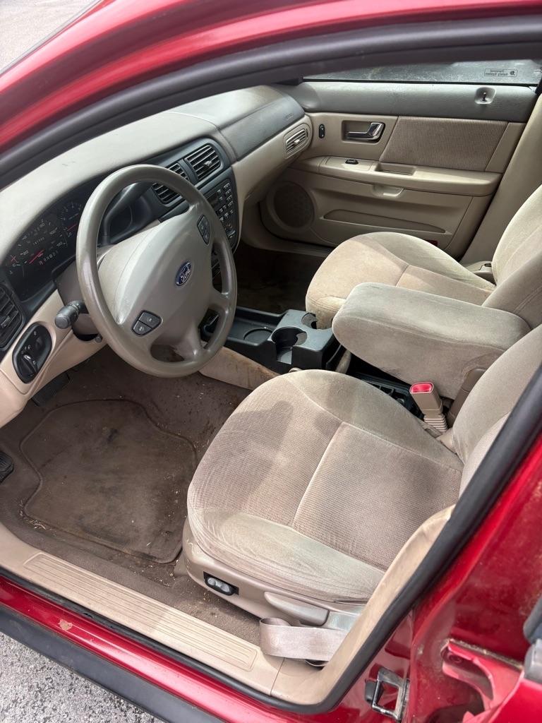Ford Taurus SE 2001