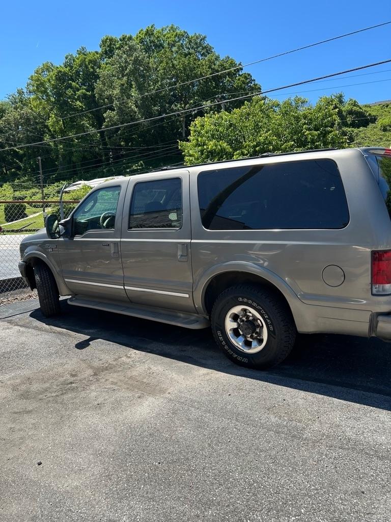 Ford Excursion Limited 6.8L 2WD 2003