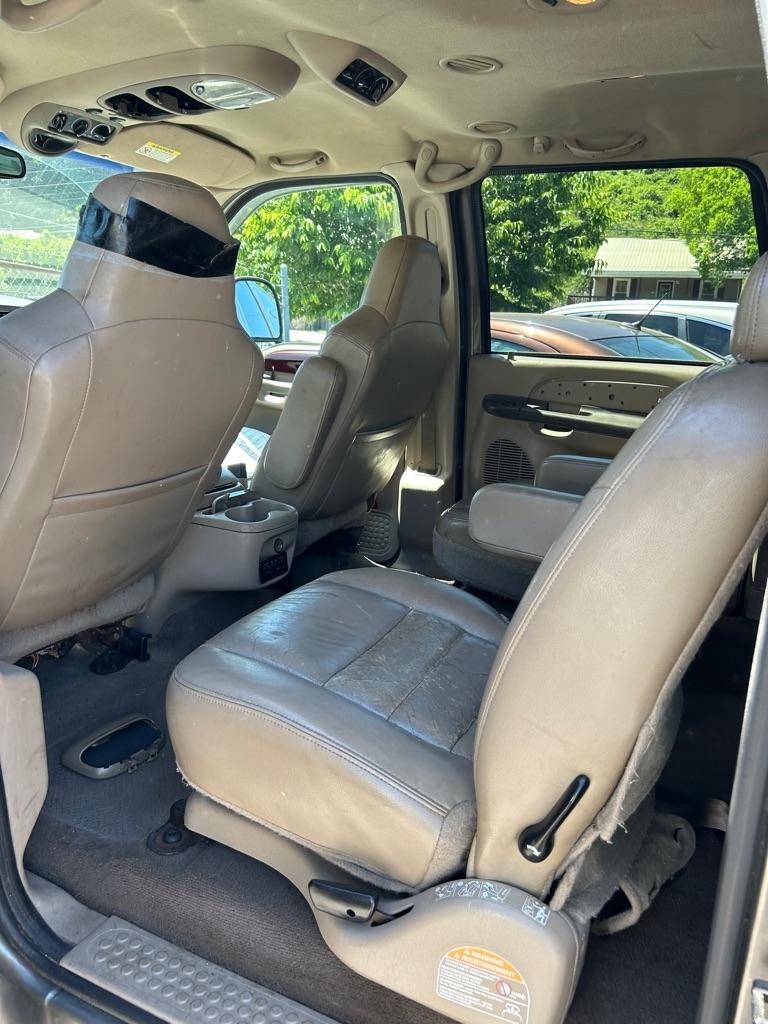Ford Excursion Limited 6.8L 2WD 2003