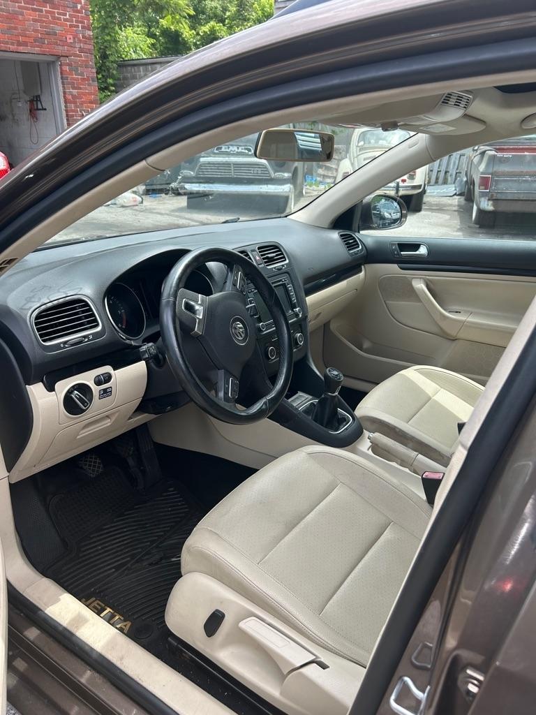 Volkswagen Jetta SportWagen 2.0L TDI 2013