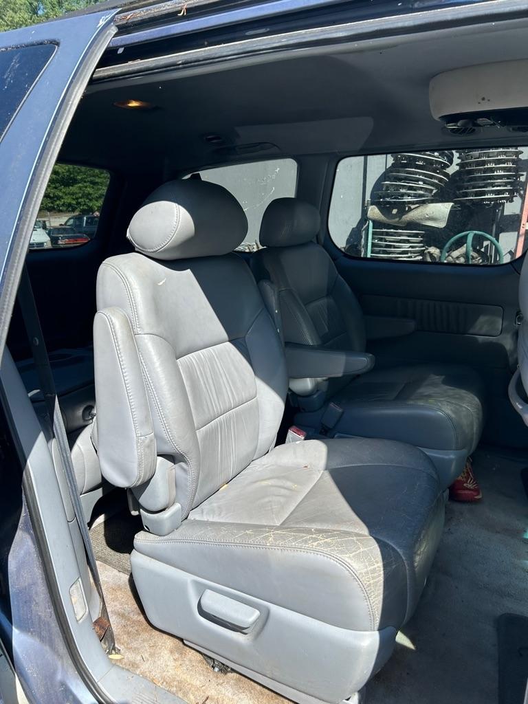 Toyota Sienna LE 4-Door 2000