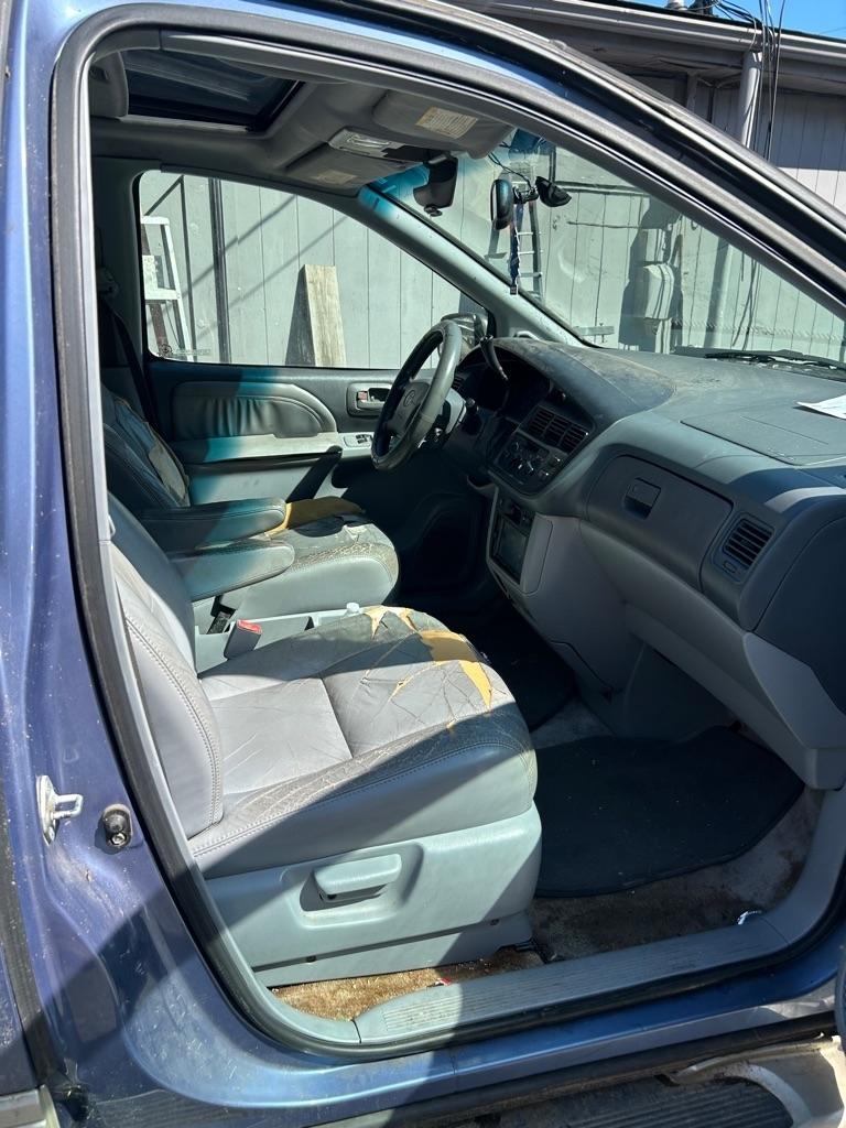 Toyota Sienna LE 4-Door 2000