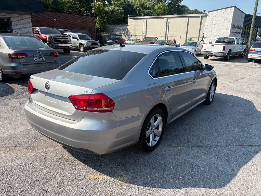 Volkswagen Passat 2.5L SE2 2012