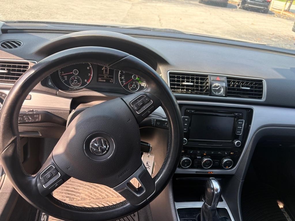 Volkswagen Passat 2.5L SE2 2012