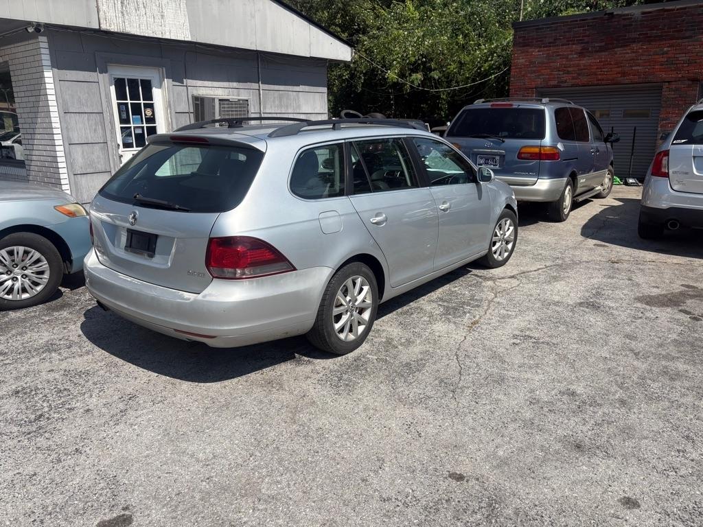 Volkswagen Jetta SportWagen 2.5L SE 2011