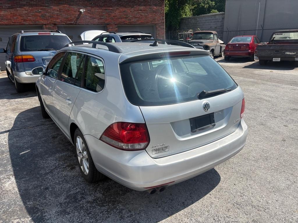 Volkswagen Jetta SportWagen 2.5L SE 2011