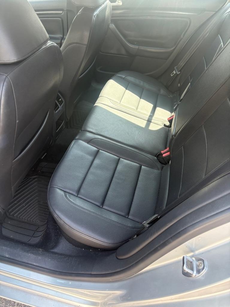Volkswagen Jetta SportWagen 2.5L SE 2011
