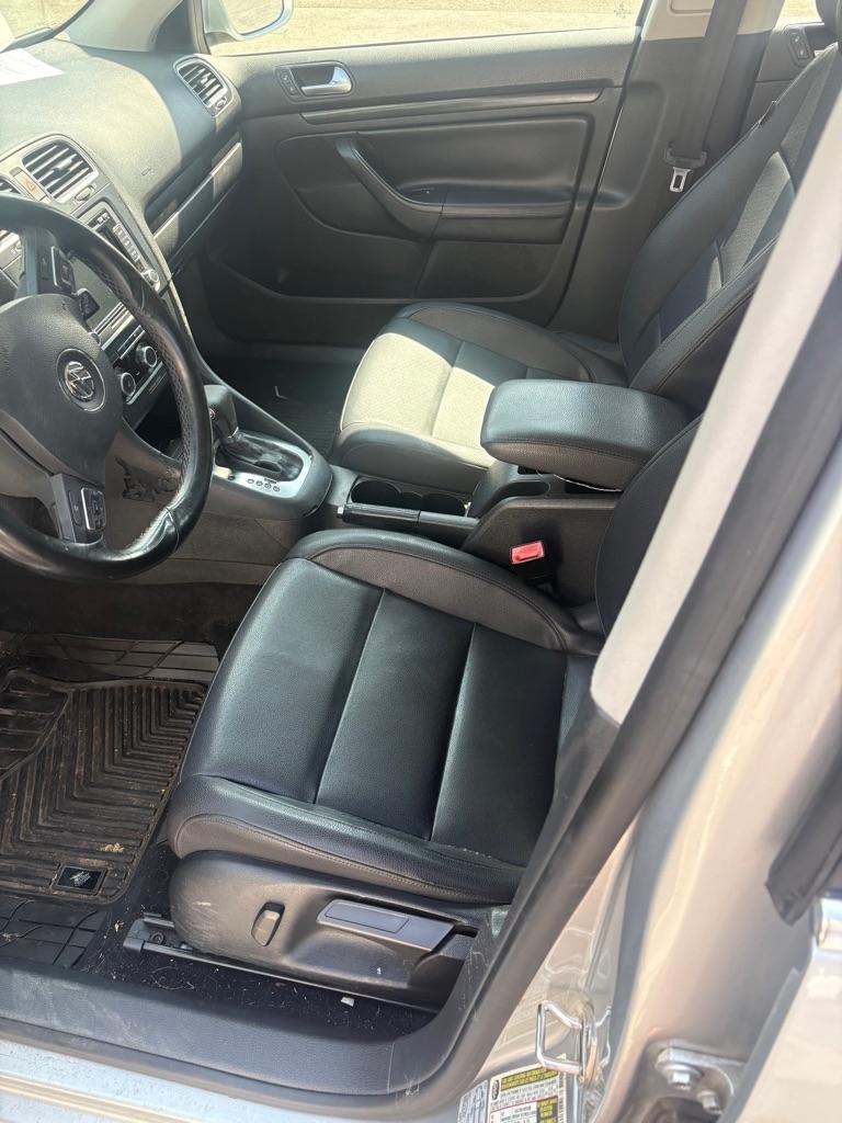 Volkswagen Jetta SportWagen 2.5L SE 2011