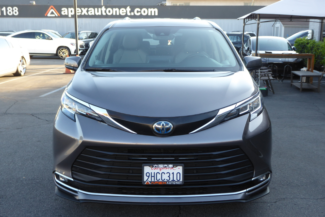 Toyota Sienna XLE FWD 8-Passenger (Natl) 2023