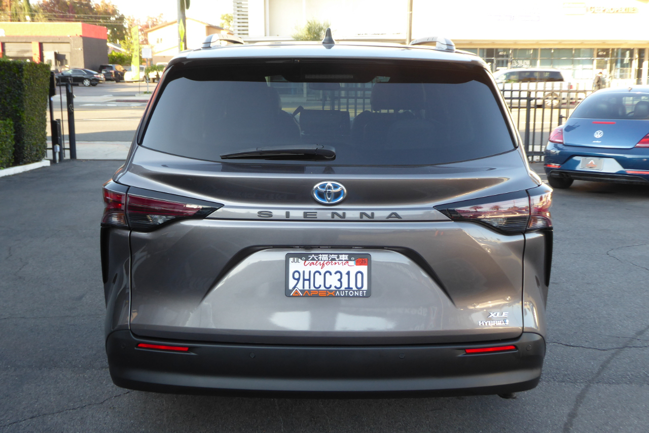 Toyota Sienna XLE FWD 8-Passenger (Natl) 2023