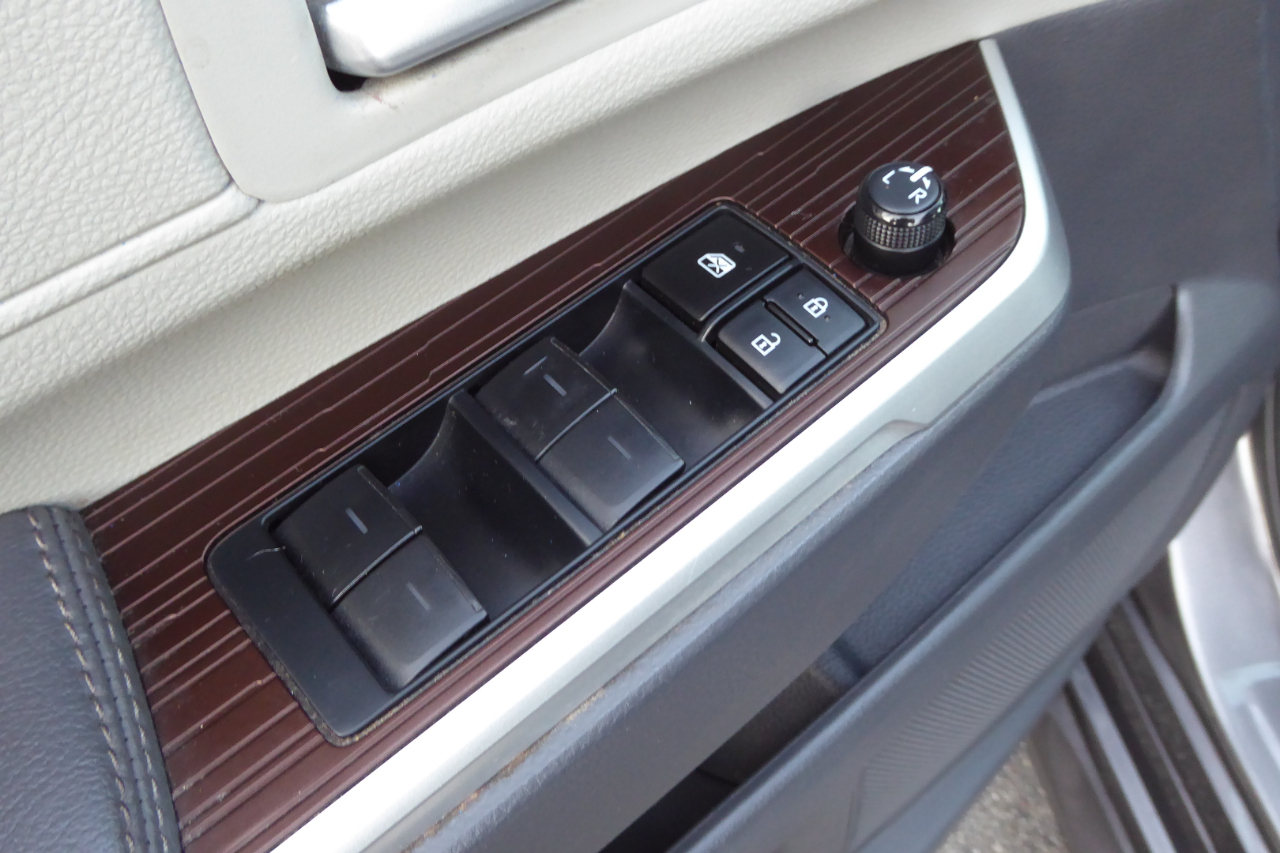 Toyota Sienna XLE FWD 8-Passenger (Natl) 2023