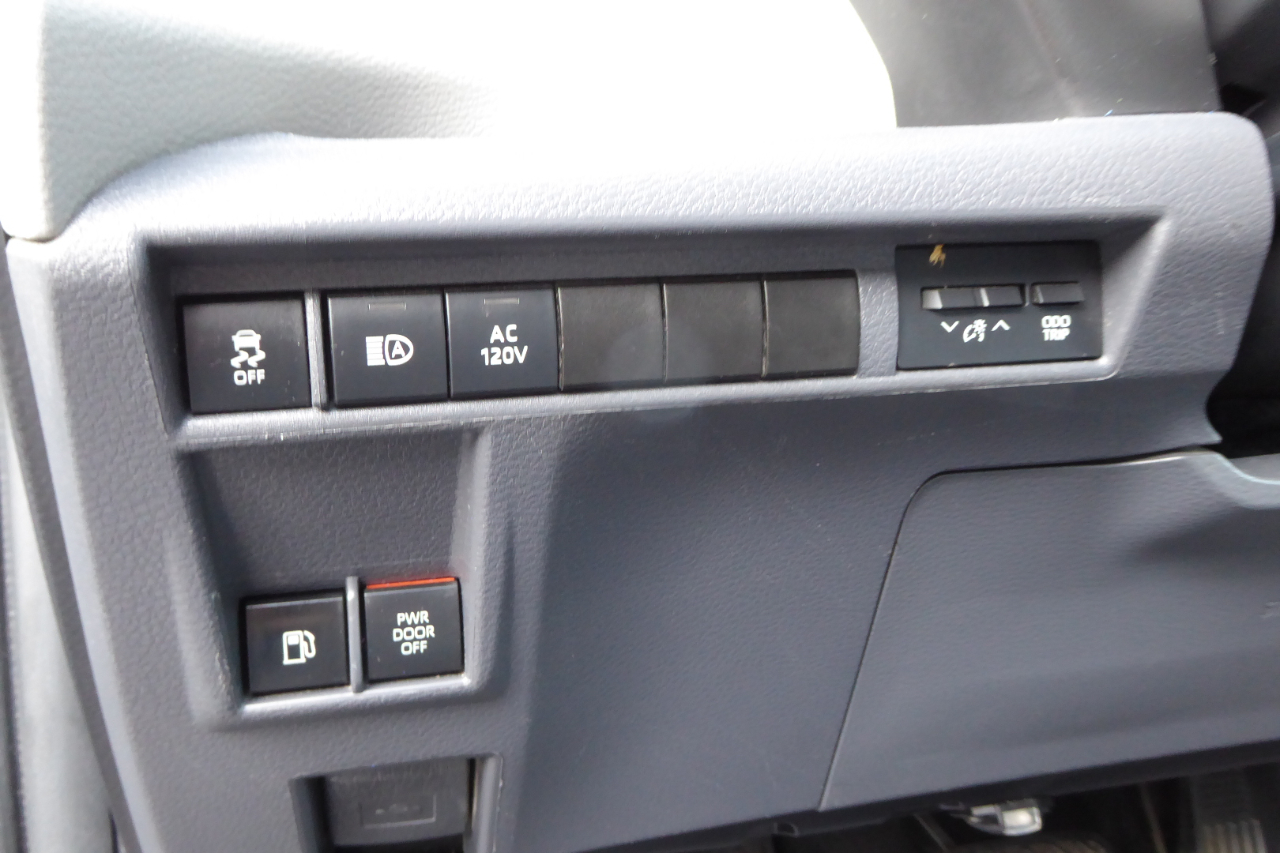 Toyota Sienna XLE FWD 8-Passenger (Natl) 2023