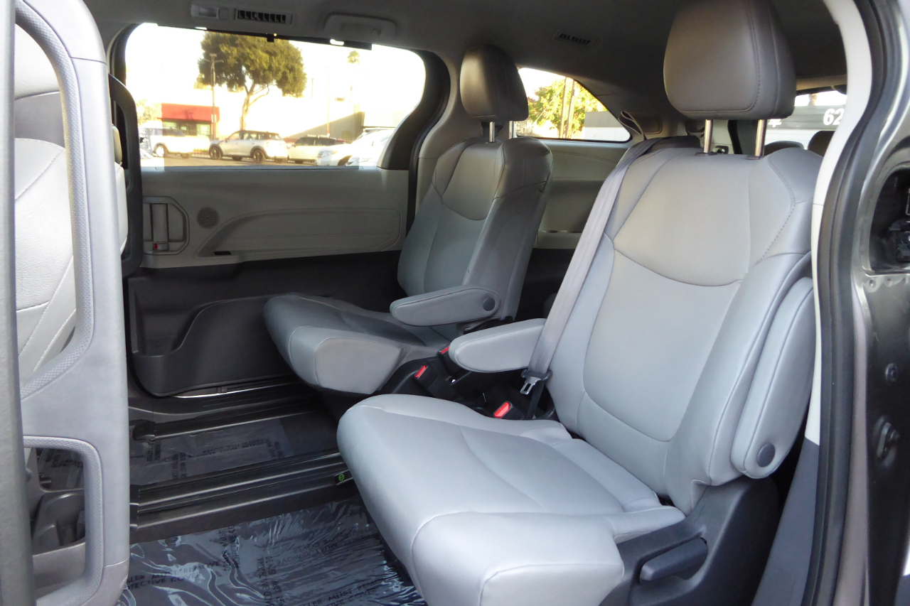 Toyota Sienna XLE FWD 8-Passenger (Natl) 2023