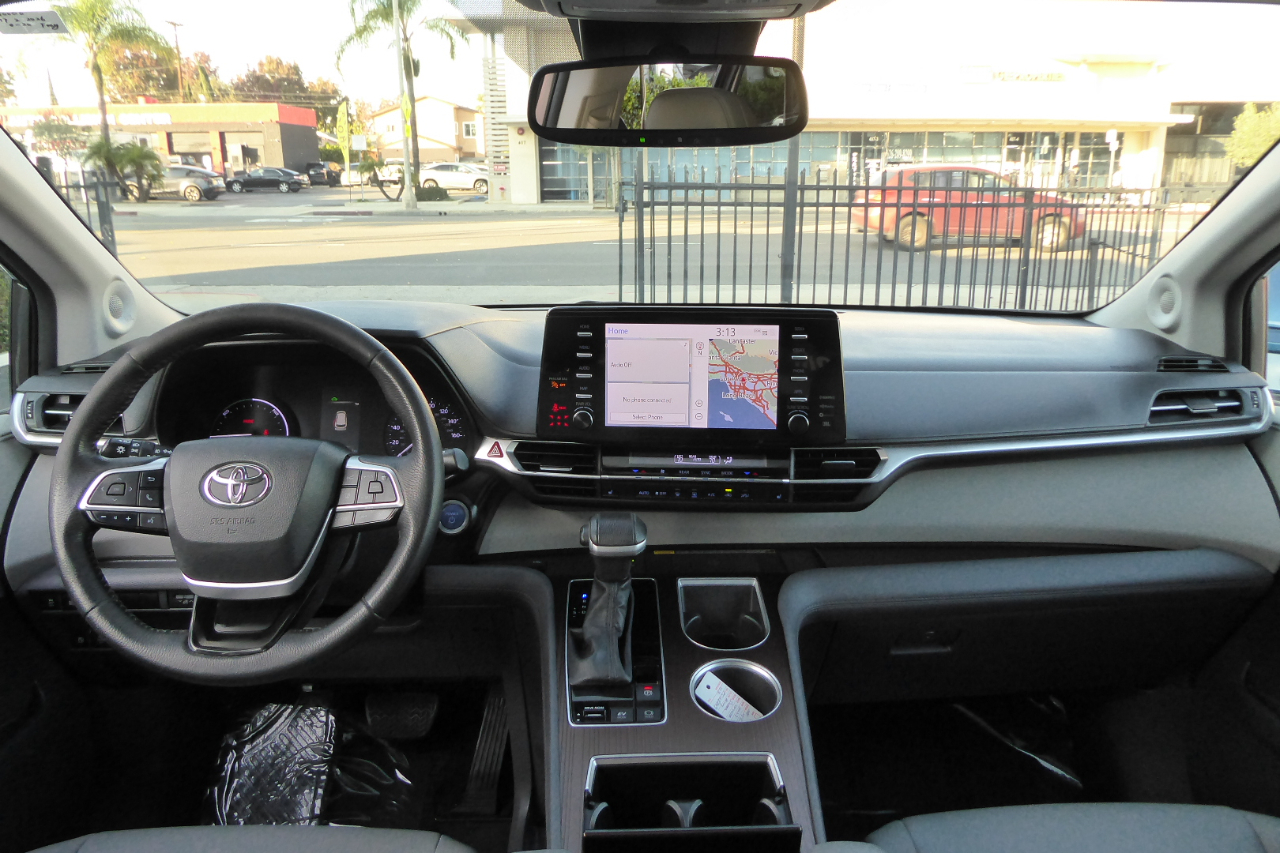 Toyota Sienna XLE FWD 8-Passenger (Natl) 2023