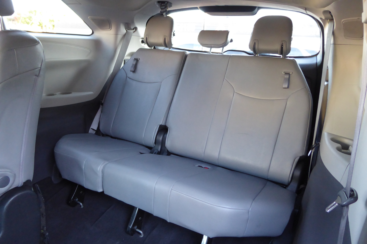 Toyota Sienna XLE FWD 8-Passenger (Natl) 2023
