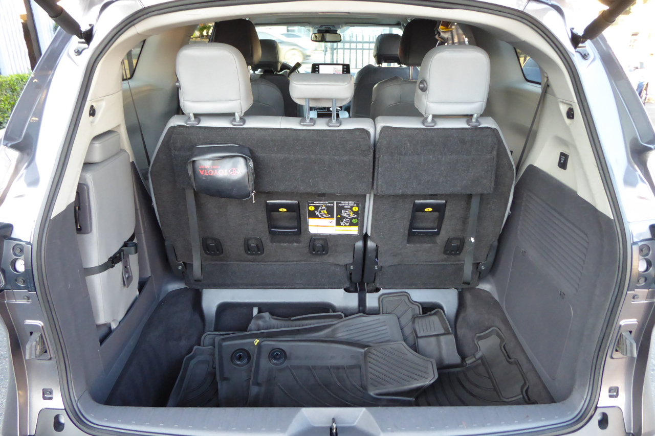 Toyota Sienna XLE FWD 8-Passenger (Natl) 2023