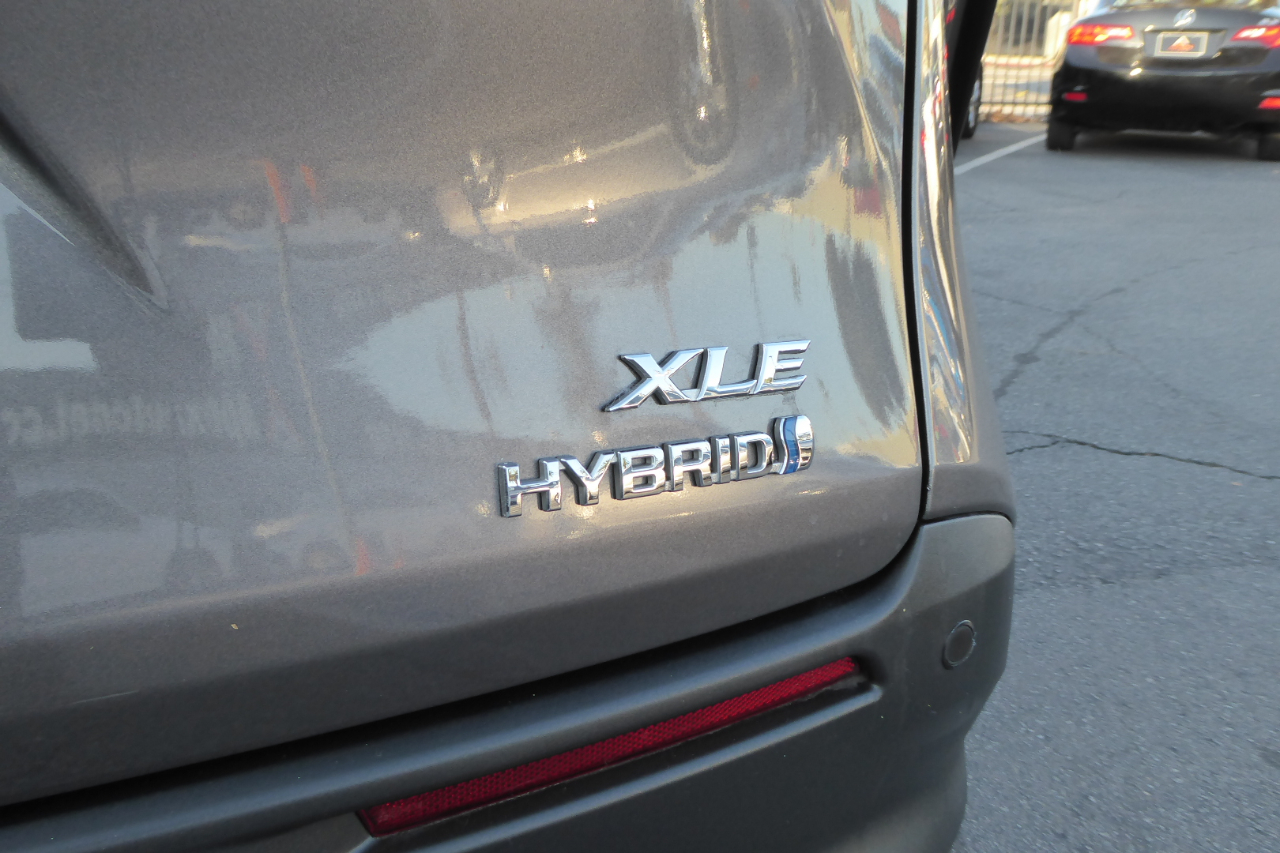 Toyota Sienna XLE FWD 8-Passenger (Natl) 2023