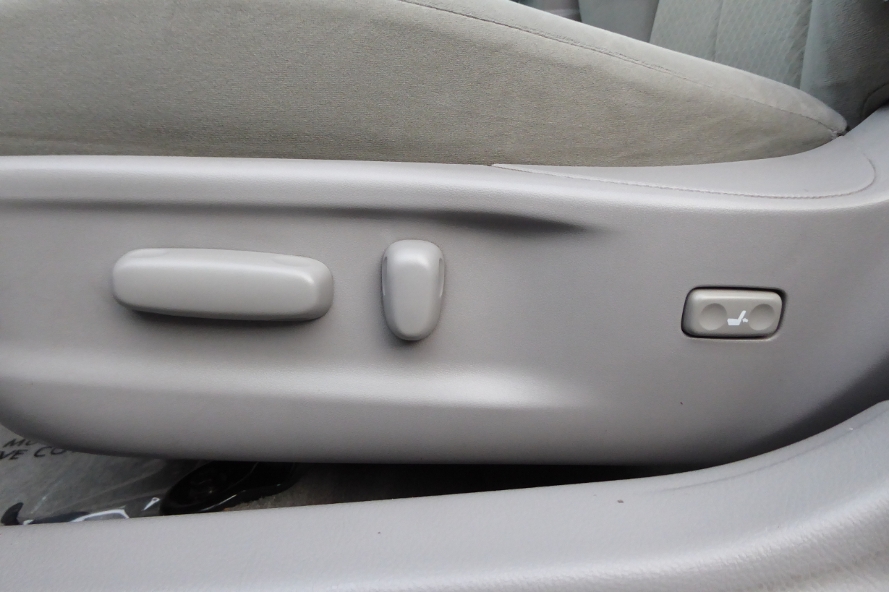 Toyota Camry 4dr Sdn I4 Auto XLE (Natl) 2007