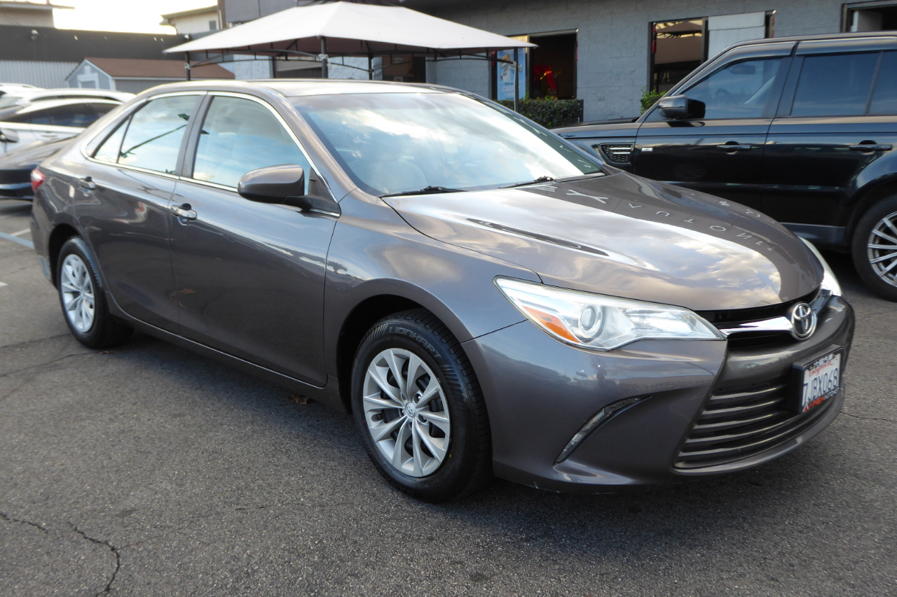 Toyota Camry 4dr Sdn I4 Auto LE (Natl) 2015