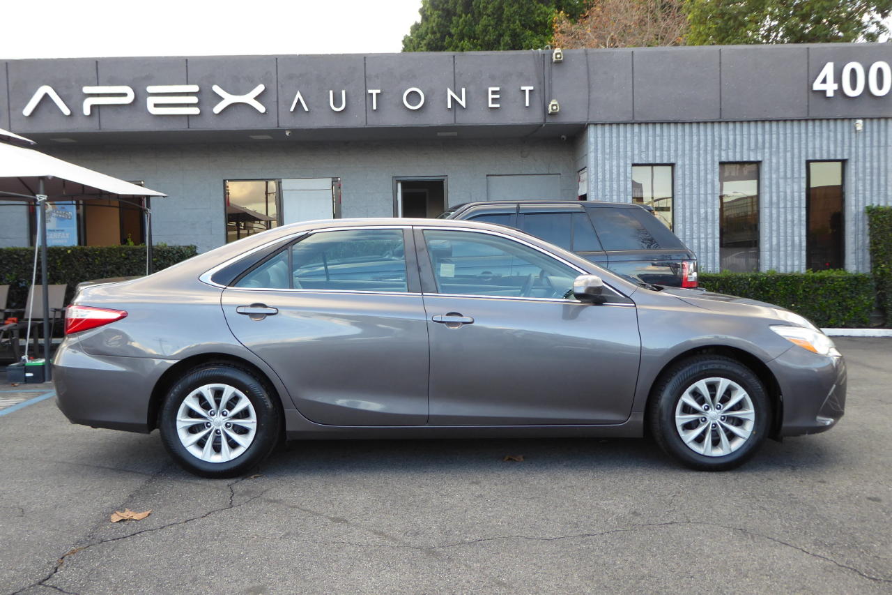 Toyota Camry 4dr Sdn I4 Auto LE (Natl) 2015