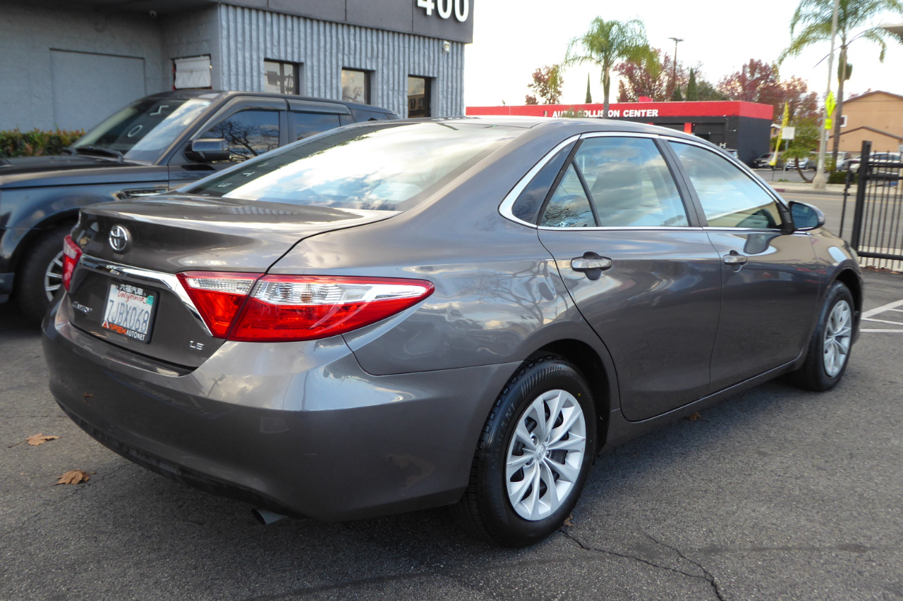 Toyota Camry 4dr Sdn I4 Auto LE (Natl) 2015