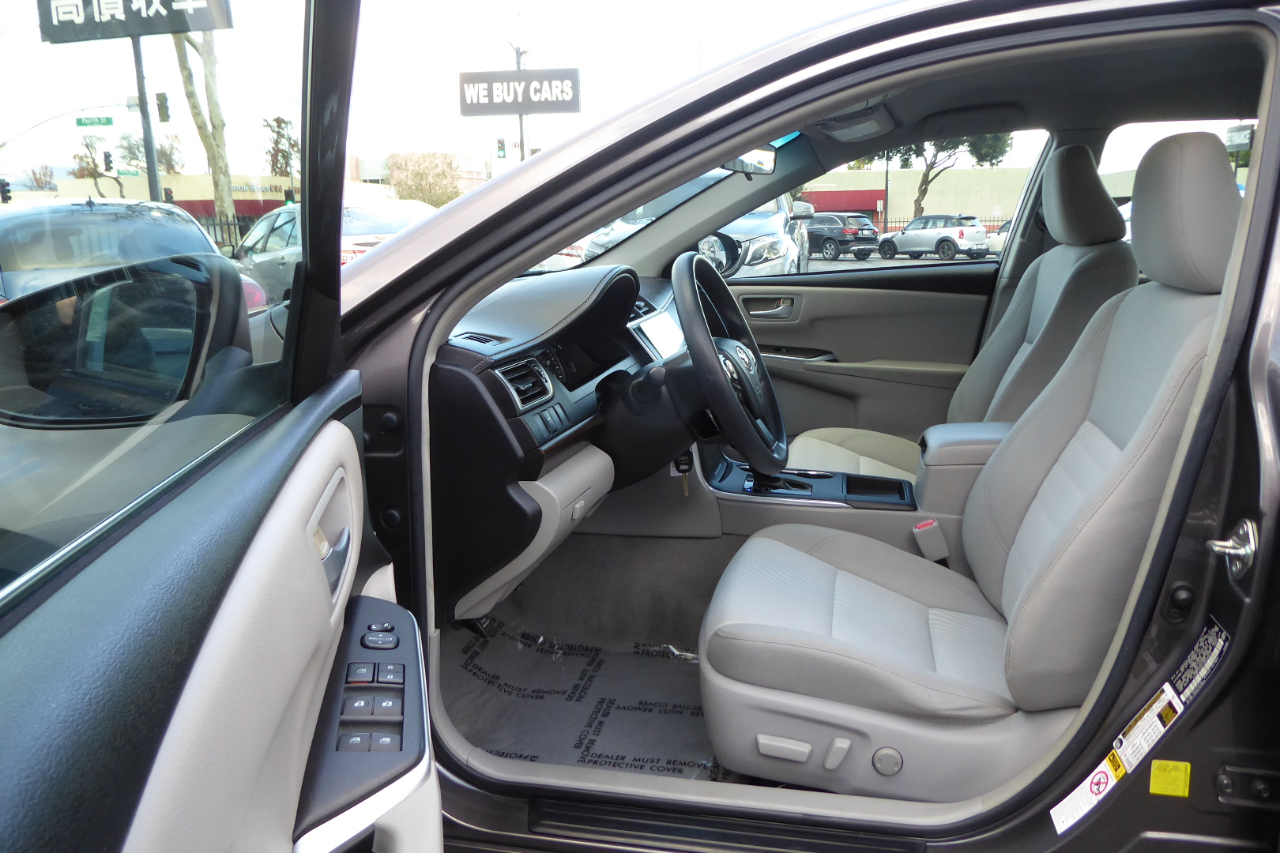 Toyota Camry 4dr Sdn I4 Auto LE (Natl) 2015