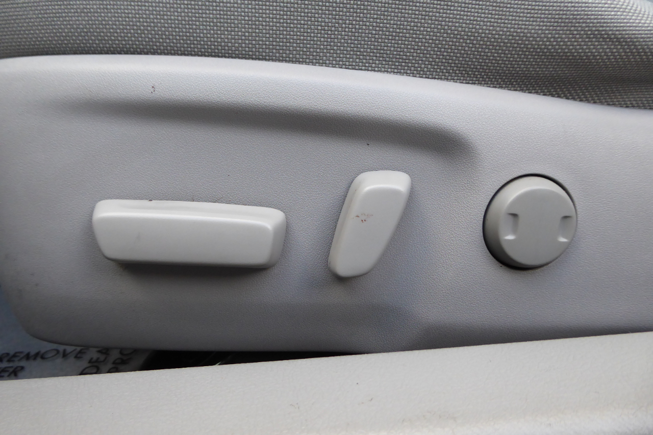 Toyota Camry 4dr Sdn I4 Auto LE (Natl) 2015