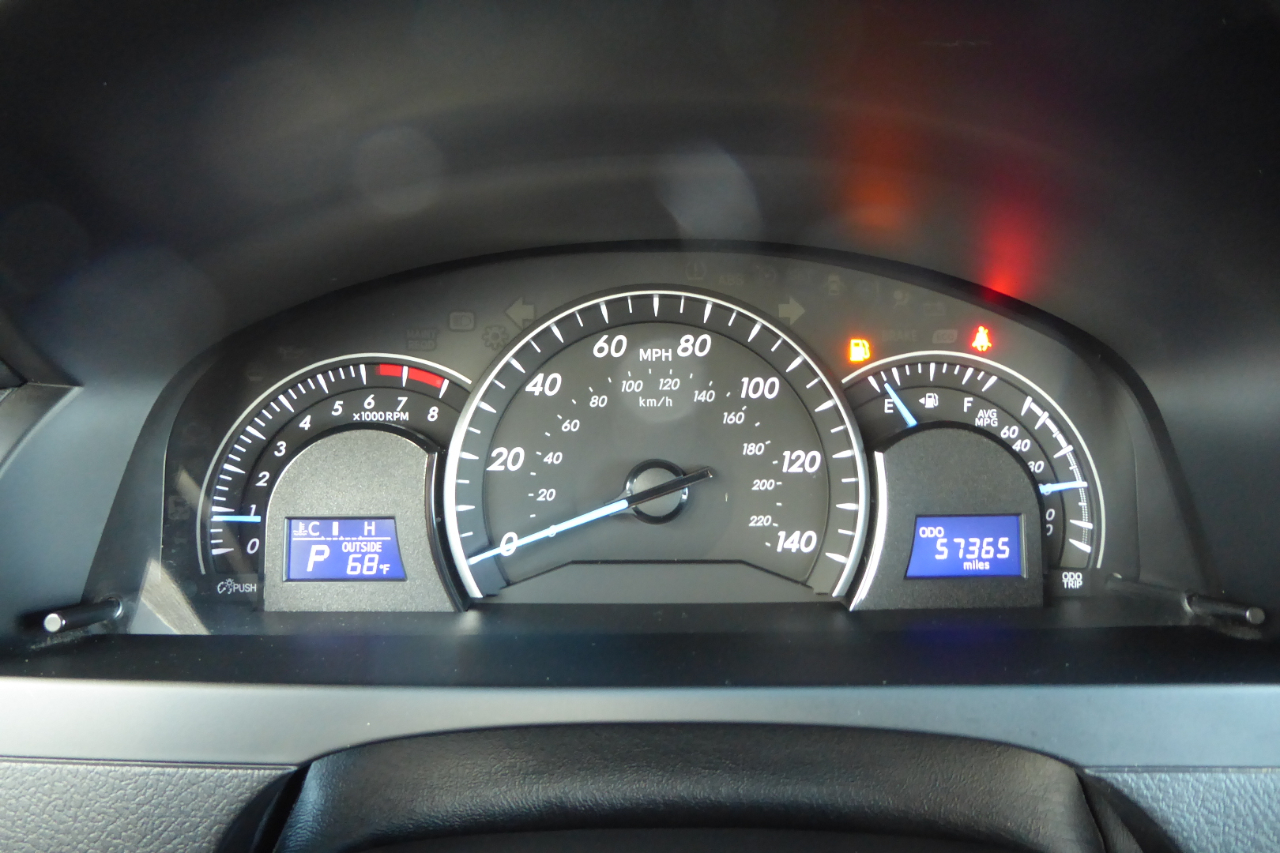 Toyota Camry 4dr Sdn I4 Auto LE (Natl) 2015