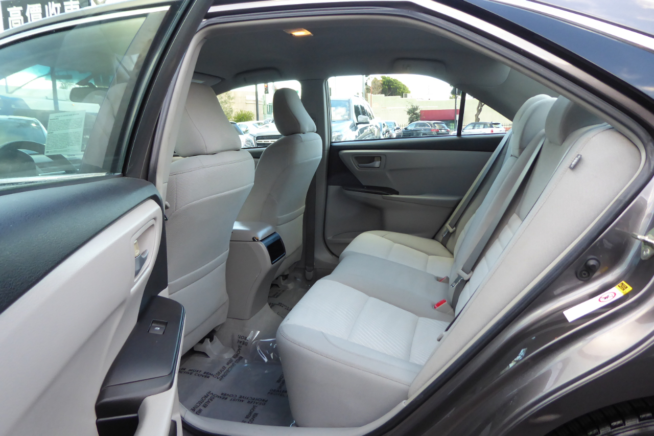 Toyota Camry 4dr Sdn I4 Auto LE (Natl) 2015