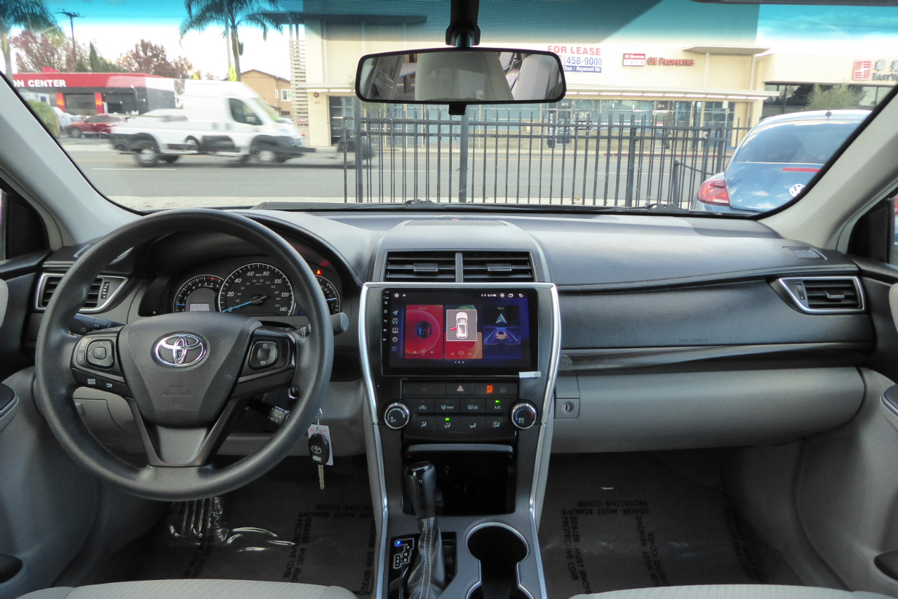 Toyota Camry 4dr Sdn I4 Auto LE (Natl) 2015