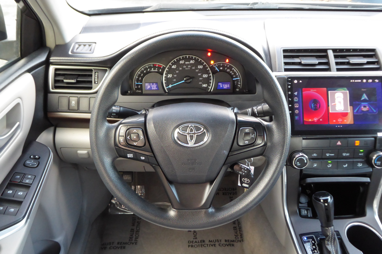 Toyota Camry 4dr Sdn I4 Auto LE (Natl) 2015