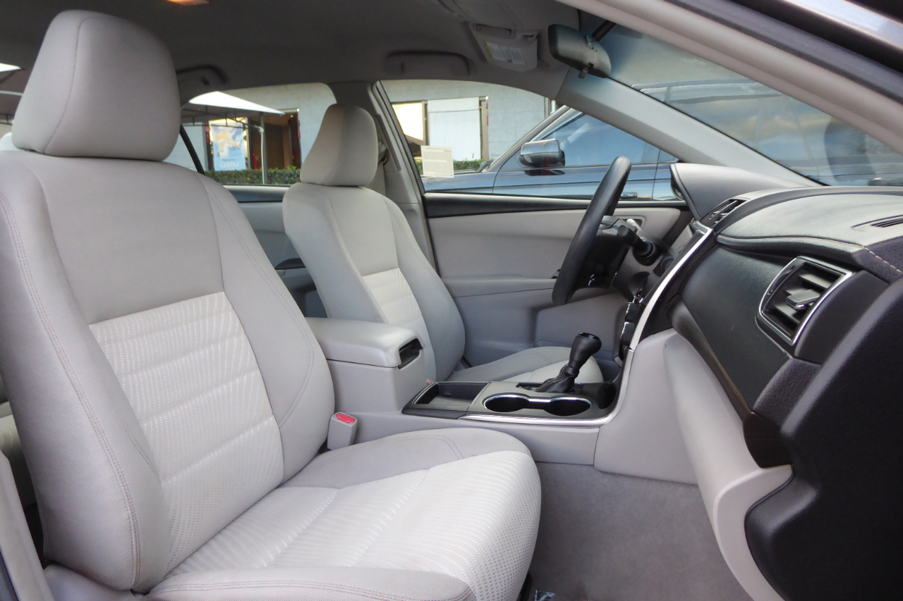 Toyota Camry 4dr Sdn I4 Auto LE (Natl) 2015