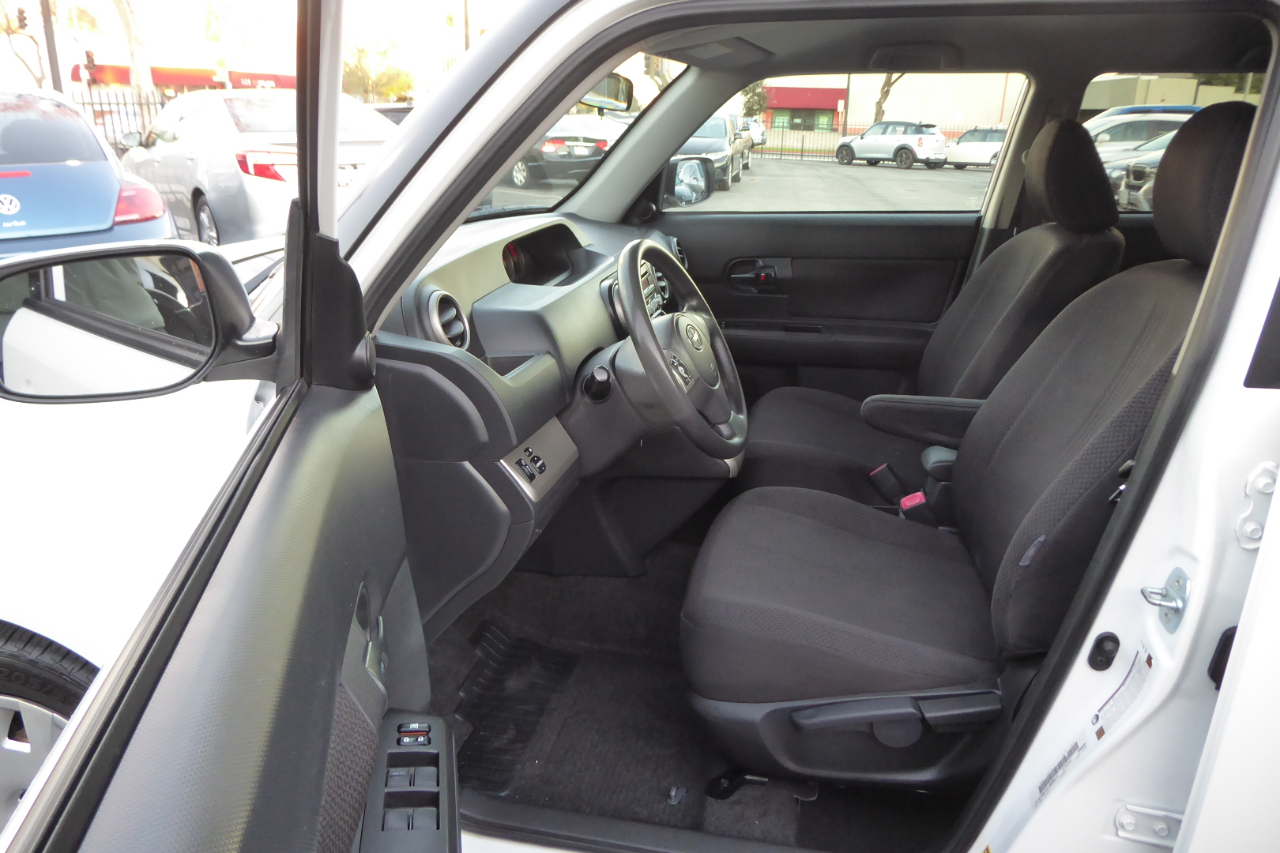Scion xB  2009